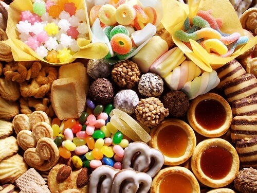 Sau mổ u nang buồng trứng, nữ giới nên kiêng thức ăn nhiều đường